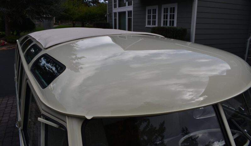 								1967 Volkswagen Type 2 Deluxe 21-Window full									