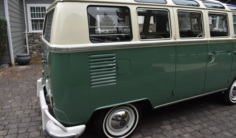								1967 Volkswagen Type 2 Deluxe 21-Window full									