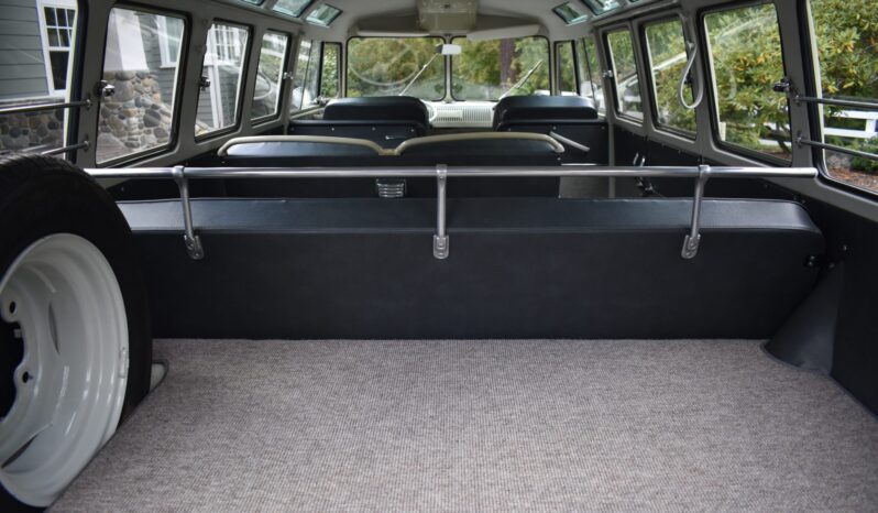 								1967 Volkswagen Type 2 Deluxe 21-Window full									