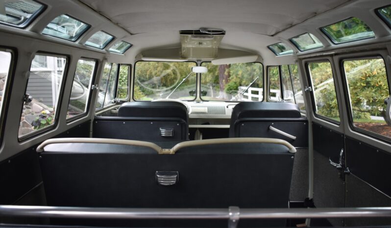 								1967 Volkswagen Type 2 Deluxe 21-Window full									