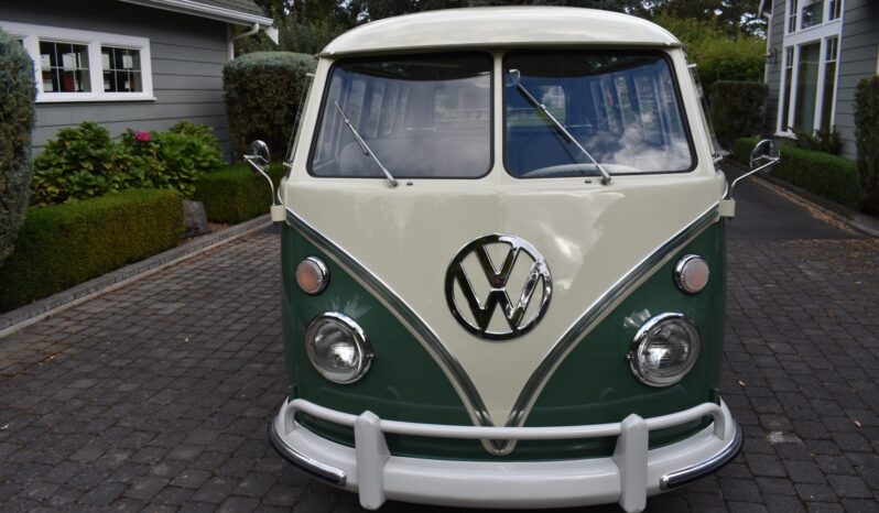 								1967 Volkswagen Type 2 Deluxe 21-Window full									