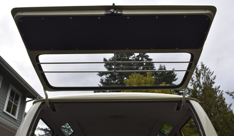 								1967 Volkswagen Type 2 Deluxe 21-Window full									