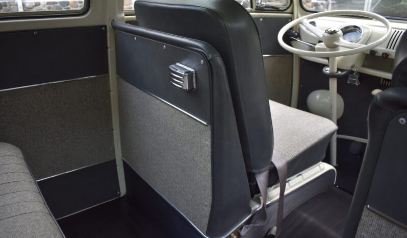 								1967 Volkswagen Type 2 Deluxe 21-Window full									