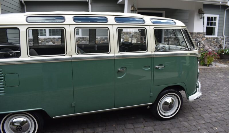 								1967 Volkswagen Type 2 Deluxe 21-Window full									