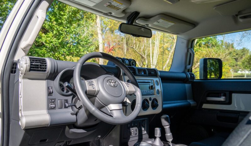 								2012 Toyota FJ Cruiser full									