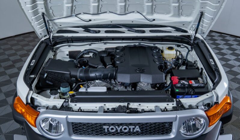 								2012 Toyota FJ Cruiser full									