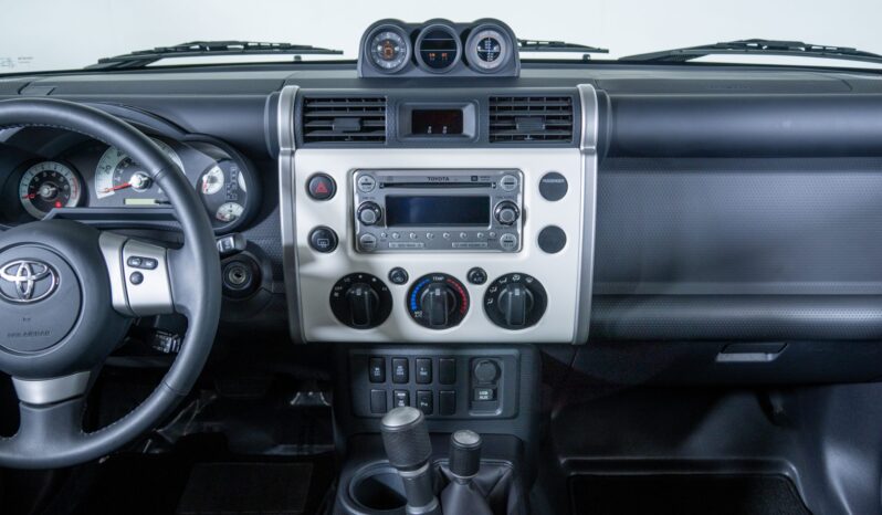								2012 Toyota FJ Cruiser full									