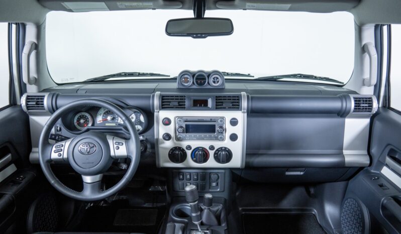 								2012 Toyota FJ Cruiser full									