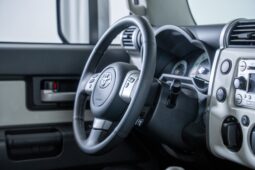 										2012 Toyota FJ Cruiser full									