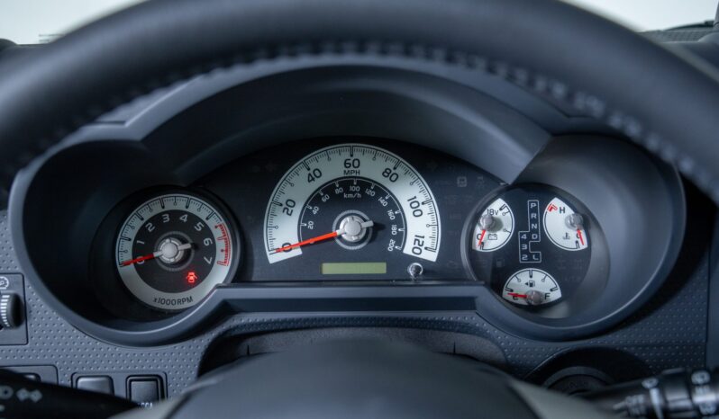 								2012 Toyota FJ Cruiser full									