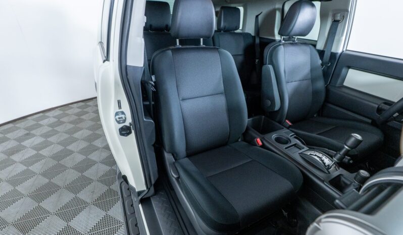 								2012 Toyota FJ Cruiser full									