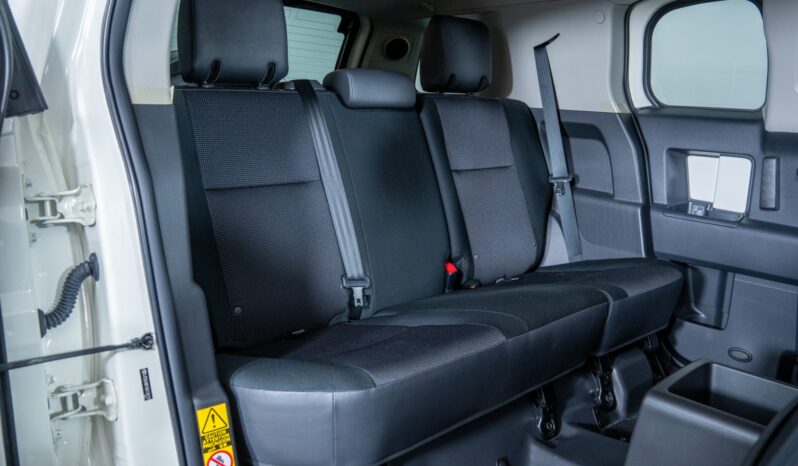 								2012 Toyota FJ Cruiser full									