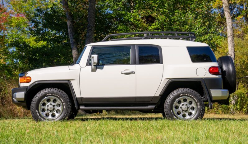 								2012 Toyota FJ Cruiser full									