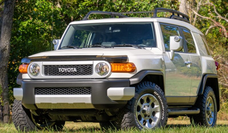								2012 Toyota FJ Cruiser full									