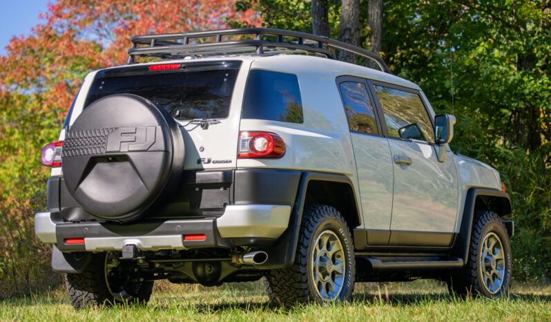 								2012 Toyota FJ Cruiser full									