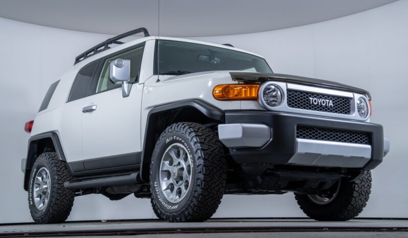 								2012 Toyota FJ Cruiser full									