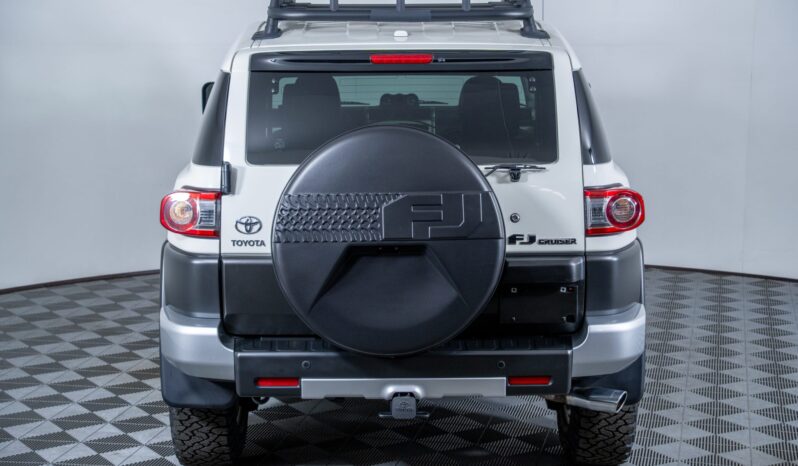 								2012 Toyota FJ Cruiser full									
