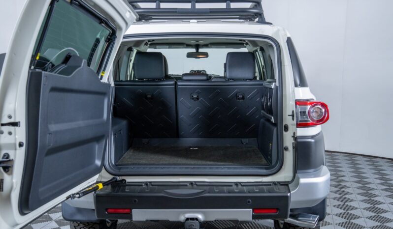 								2012 Toyota FJ Cruiser full									