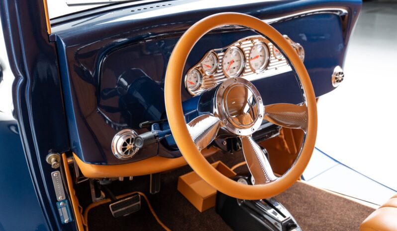 								1933 Ford Tudor Sedan Street Rod full									