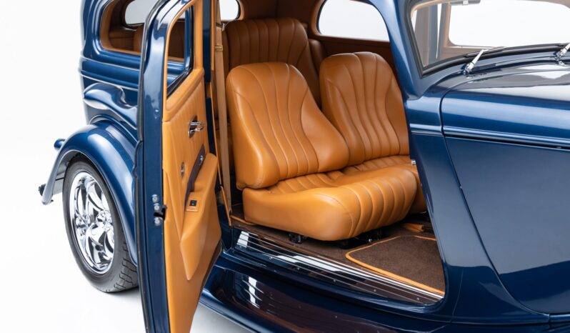 								1933 Ford Tudor Sedan Street Rod full									