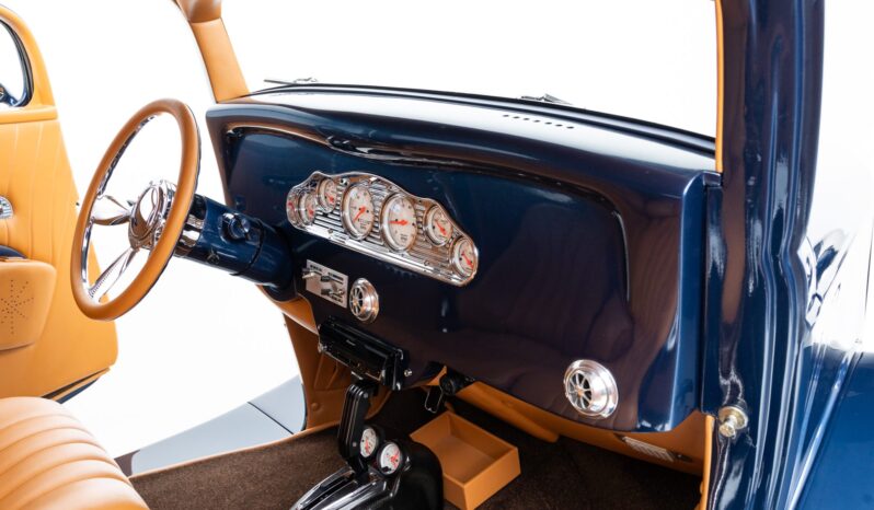 								1933 Ford Tudor Sedan Street Rod full									