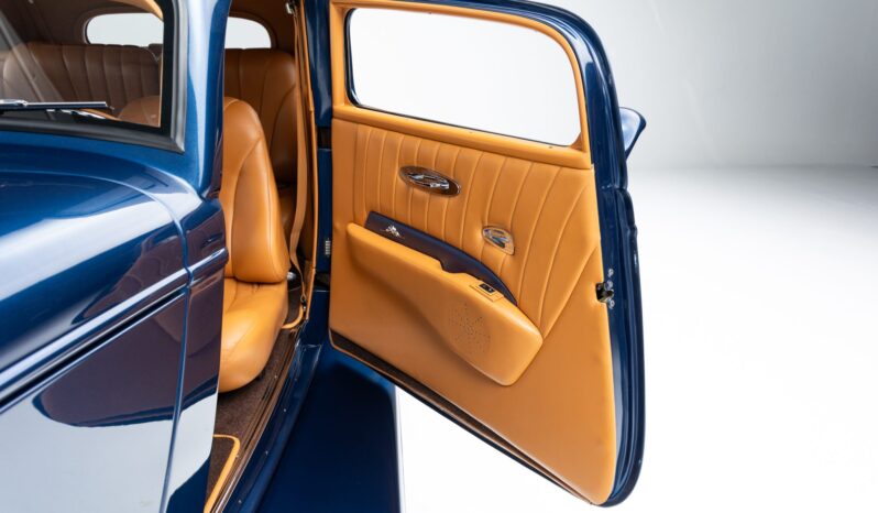 								1933 Ford Tudor Sedan Street Rod full									