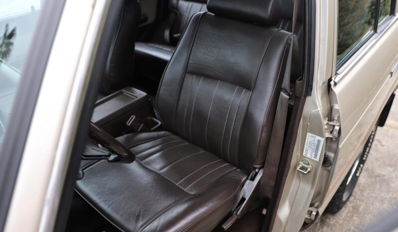 								1990 Toyota Land Cruiser FJ62 full									