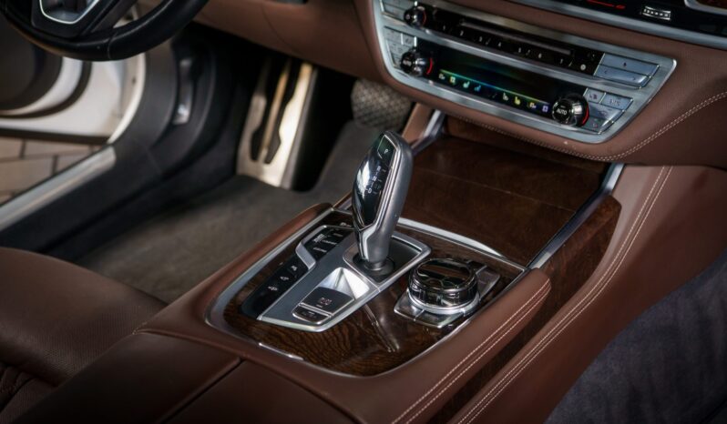 								2016 BMW 750i xDrive M Sport full									