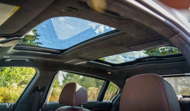 								2016 BMW 750i xDrive M Sport full									