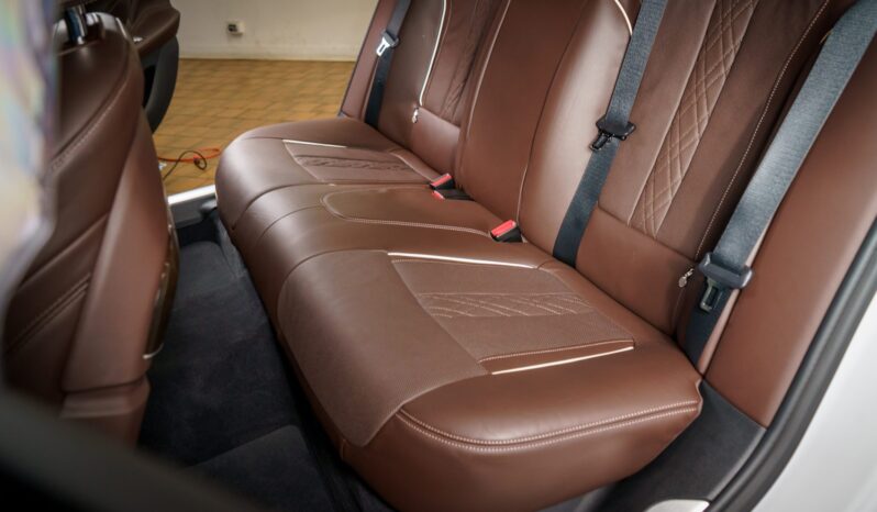 								2016 BMW 750i xDrive M Sport full									