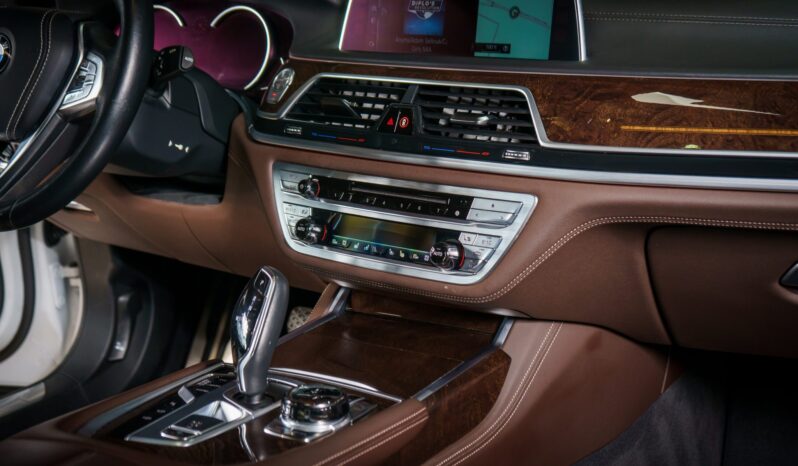 								2016 BMW 750i xDrive M Sport full									