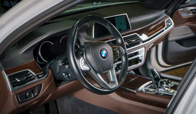 								2016 BMW 750i xDrive M Sport full									