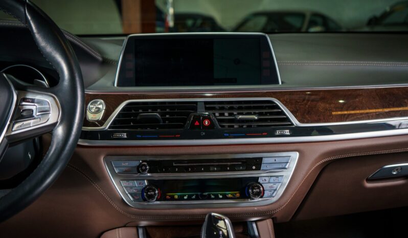 								2016 BMW 750i xDrive M Sport full									