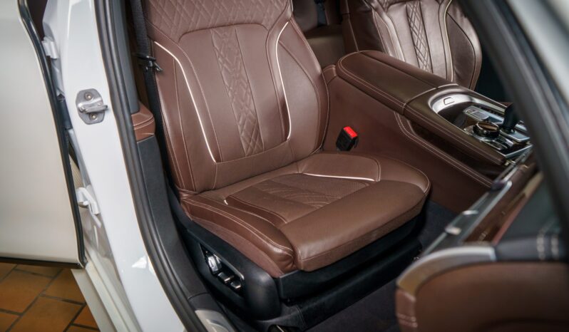 								2016 BMW 750i xDrive M Sport full									