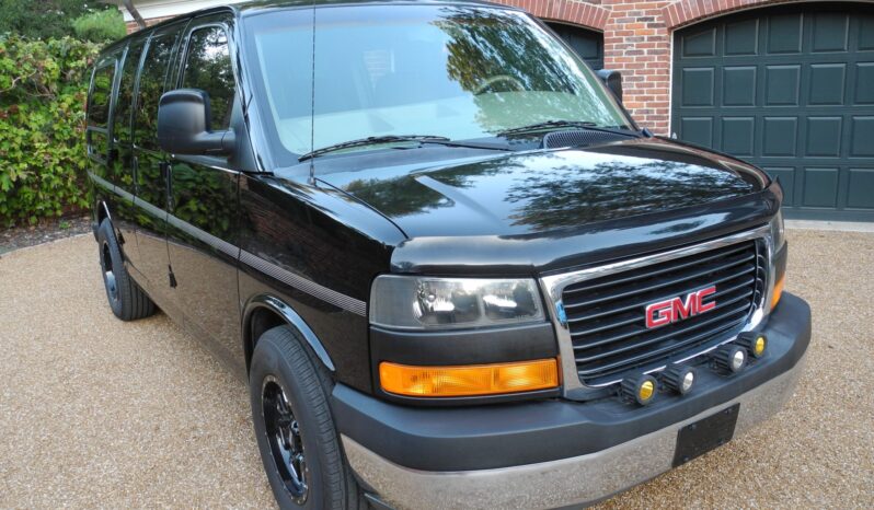 
								2003 GMC Savana G1500 Regency Conversion Van full									