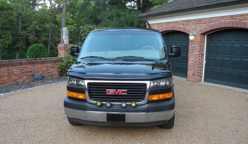 
								2003 GMC Savana G1500 Regency Conversion Van full									