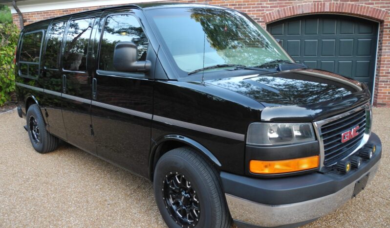 
								2003 GMC Savana G1500 Regency Conversion Van full									