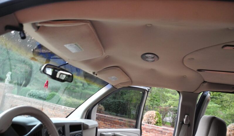 
								2003 GMC Savana G1500 Regency Conversion Van full									