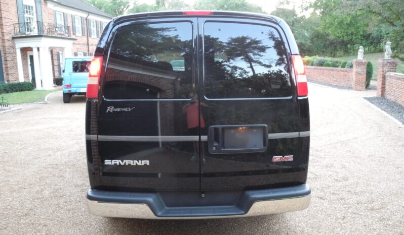 
								2003 GMC Savana G1500 Regency Conversion Van full									