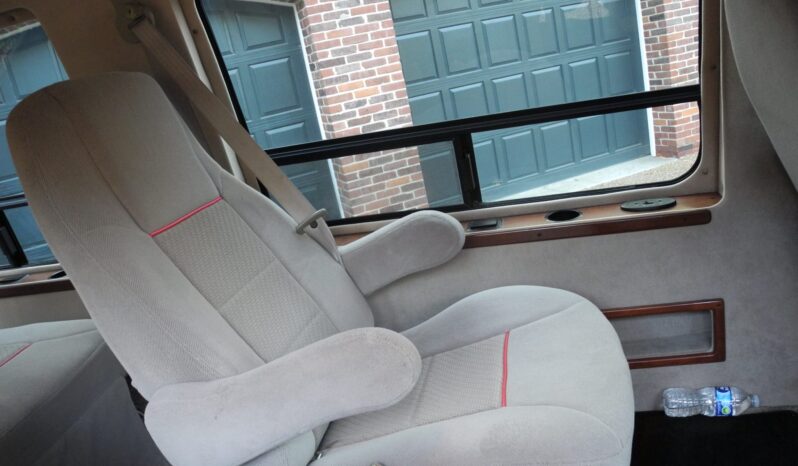 
								2003 GMC Savana G1500 Regency Conversion Van full									