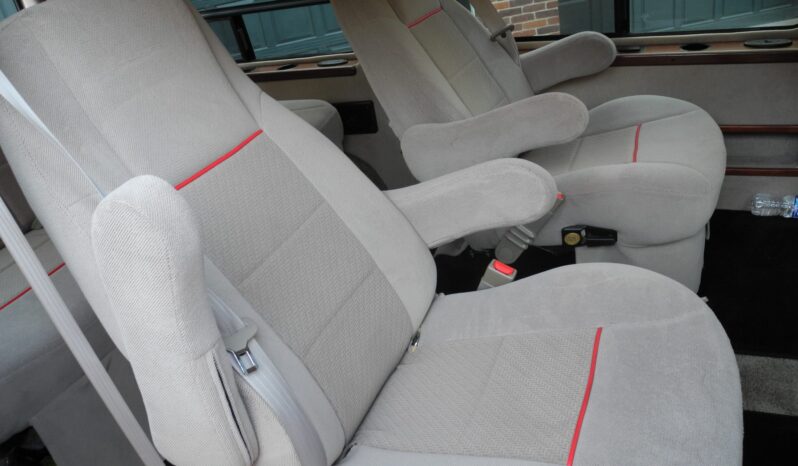 
								2003 GMC Savana G1500 Regency Conversion Van full									