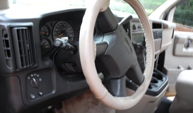 
								2003 GMC Savana G1500 Regency Conversion Van full									