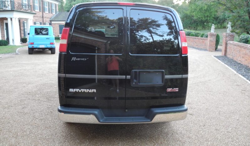 
								2003 GMC Savana G1500 Regency Conversion Van full									