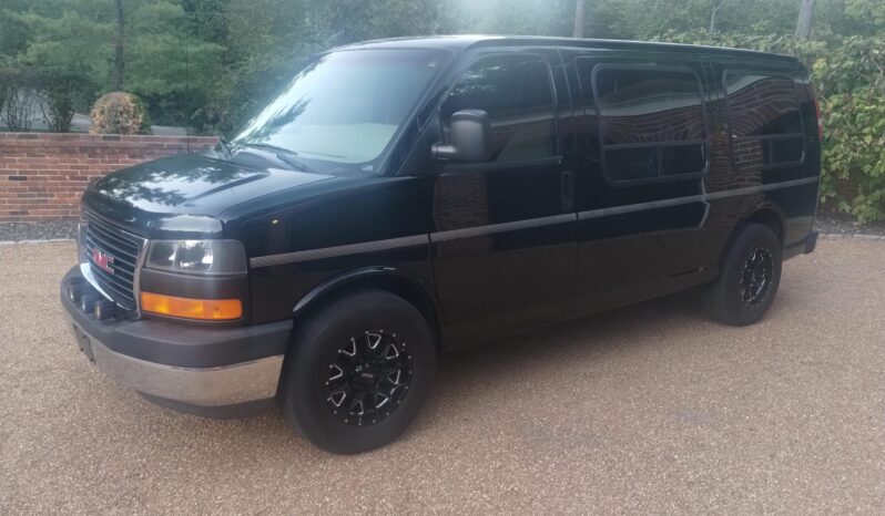 
								2003 GMC Savana G1500 Regency Conversion Van full									