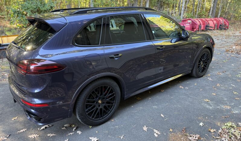 
								2017 Porsche Cayenne GTS full									