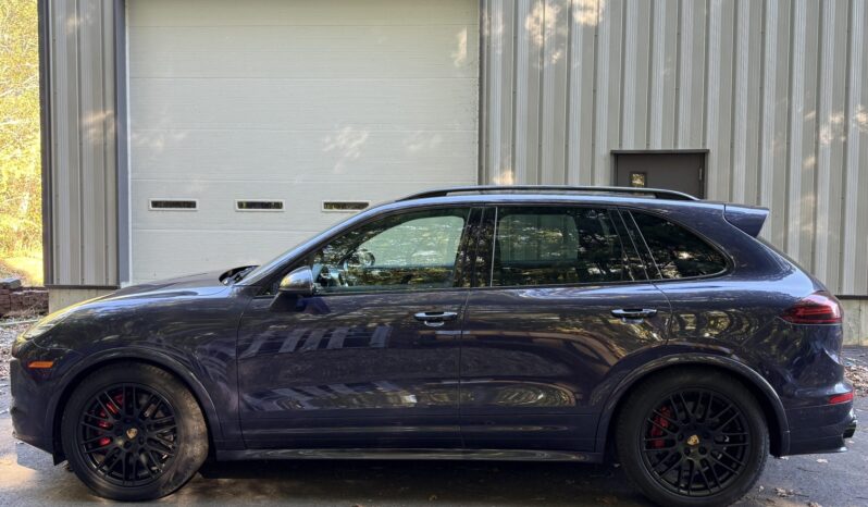 
								2017 Porsche Cayenne GTS full									