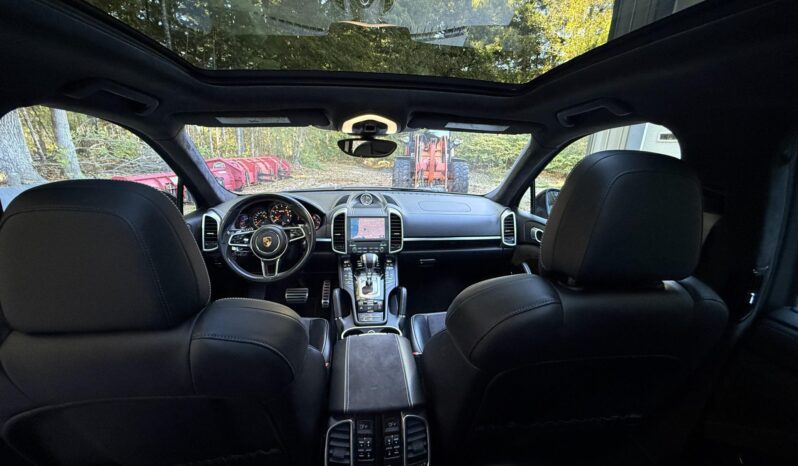 
								2017 Porsche Cayenne GTS full									