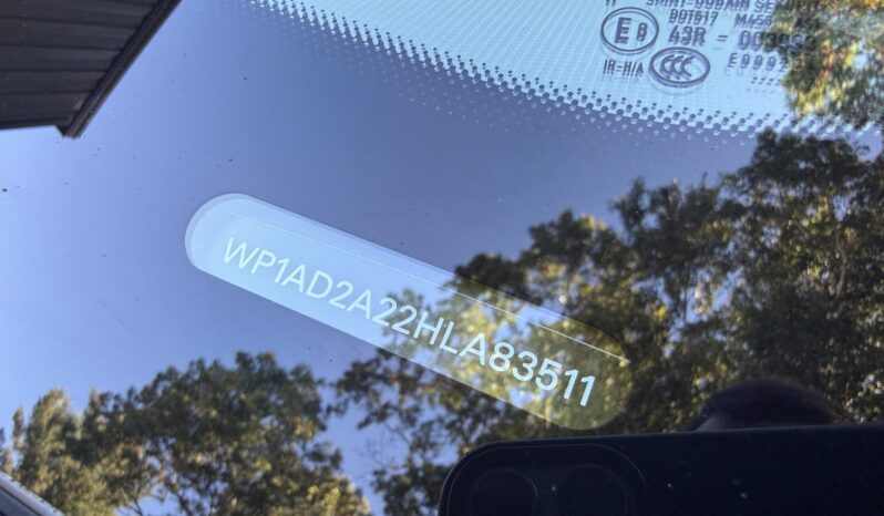 
								2017 Porsche Cayenne GTS full									