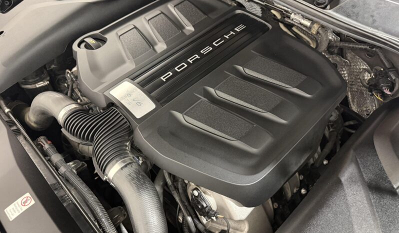 
								2017 Porsche Cayenne GTS full									