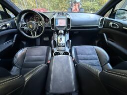 
										2017 Porsche Cayenne GTS full									